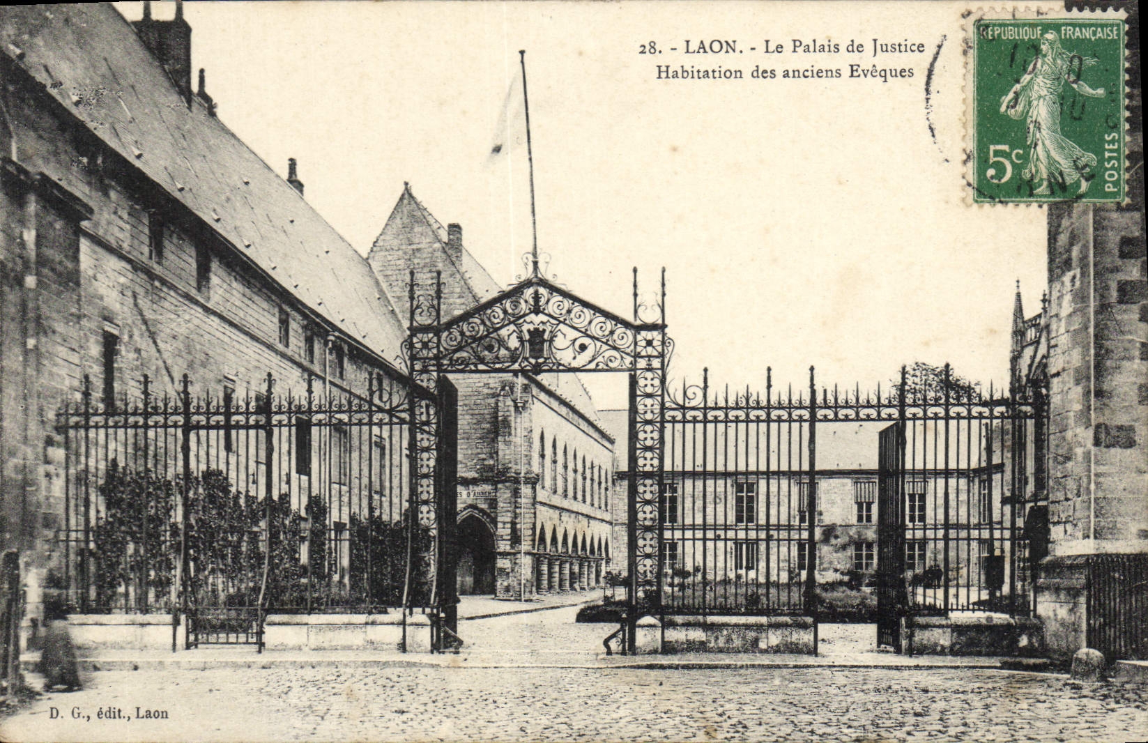 CPA Palais de justice Laon Habitation des anciens eveques