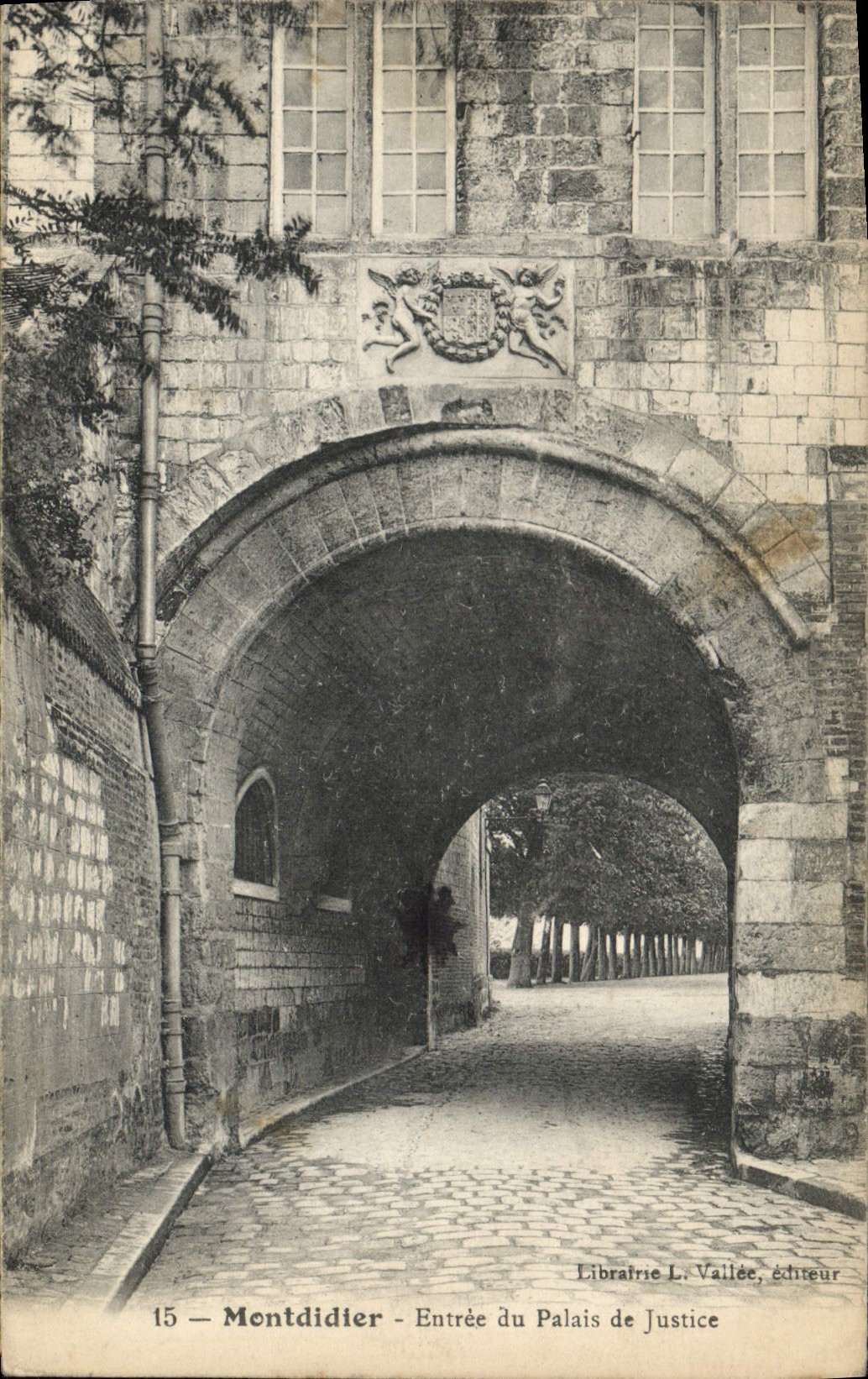 CPA Montdidier Entree du Palais de justice 