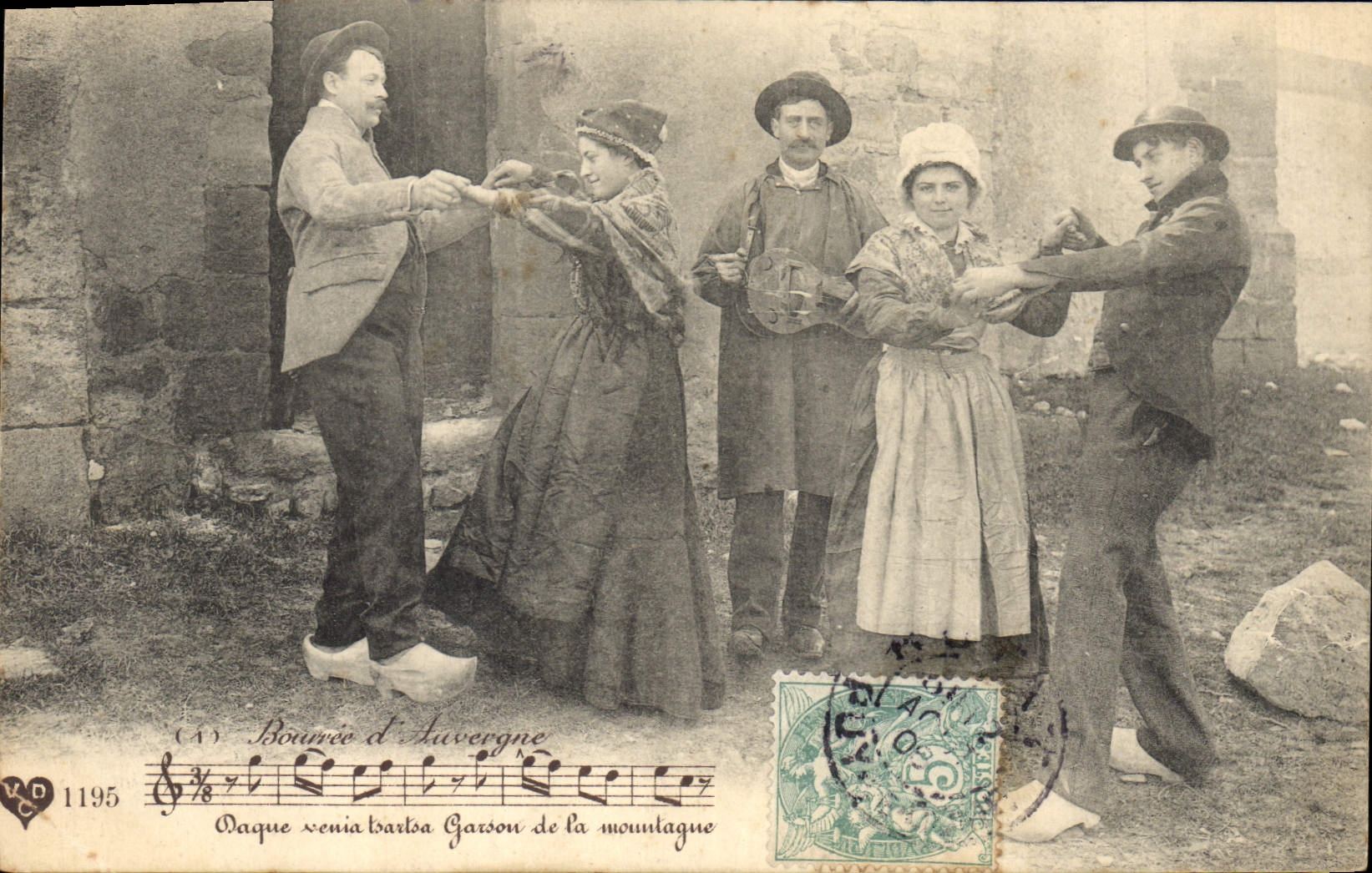 CPA Folklore Bourree d'Auvergne 