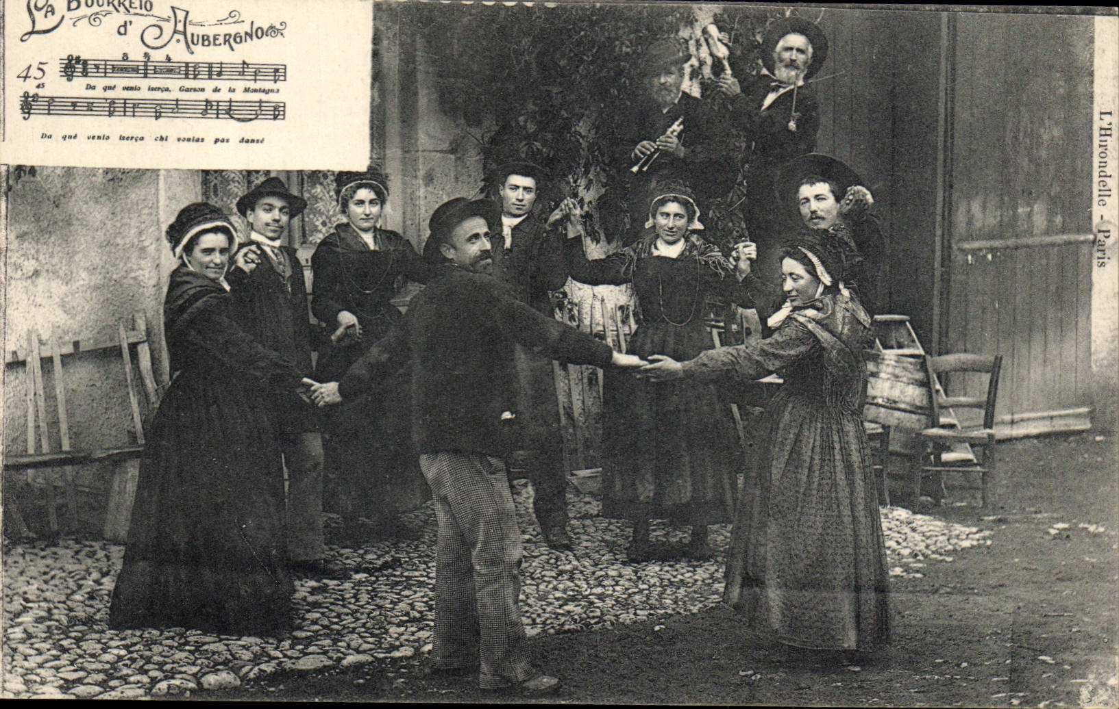 CPA Folklore Auvergne La bourree