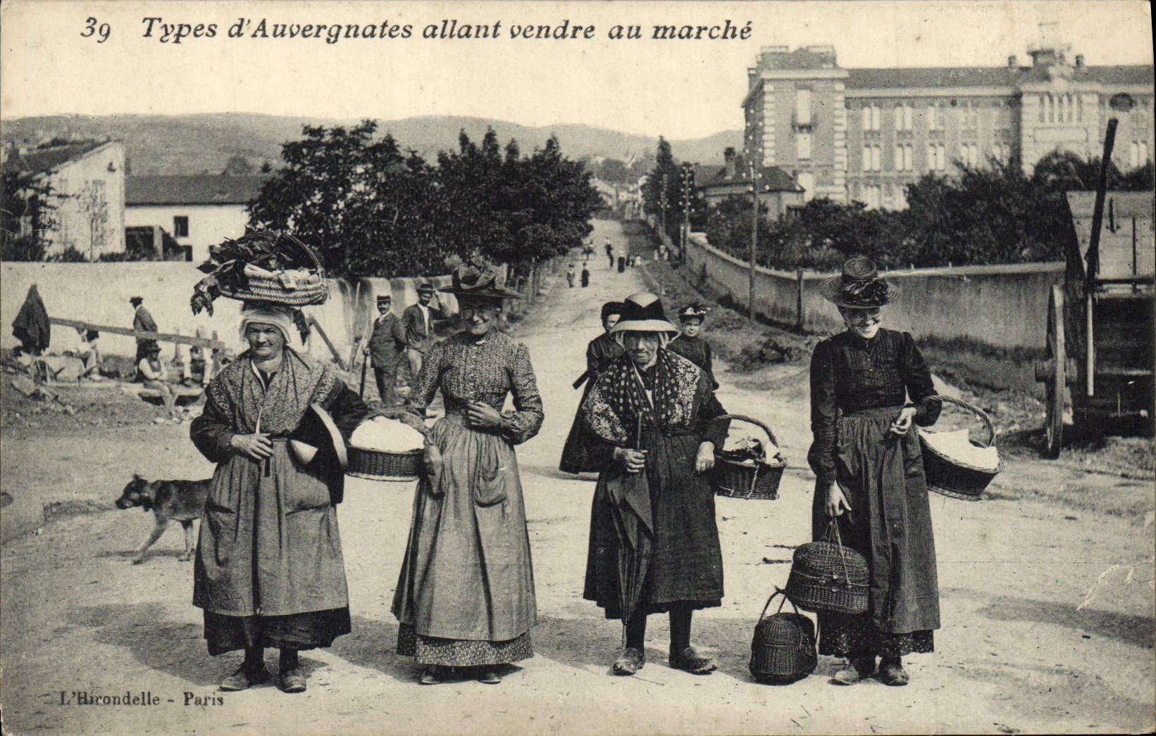 CPA Folklore Types d'Auvergnates allant vendre au marche TOP
