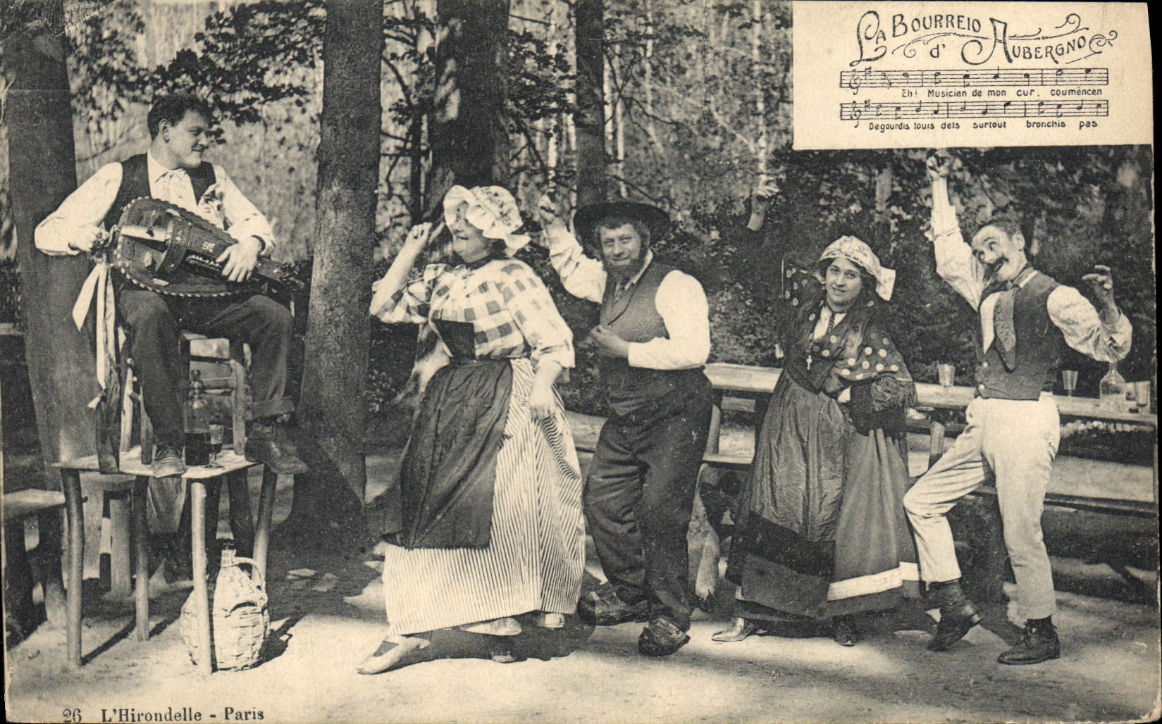 CPA Folklore Auvergne La bourree