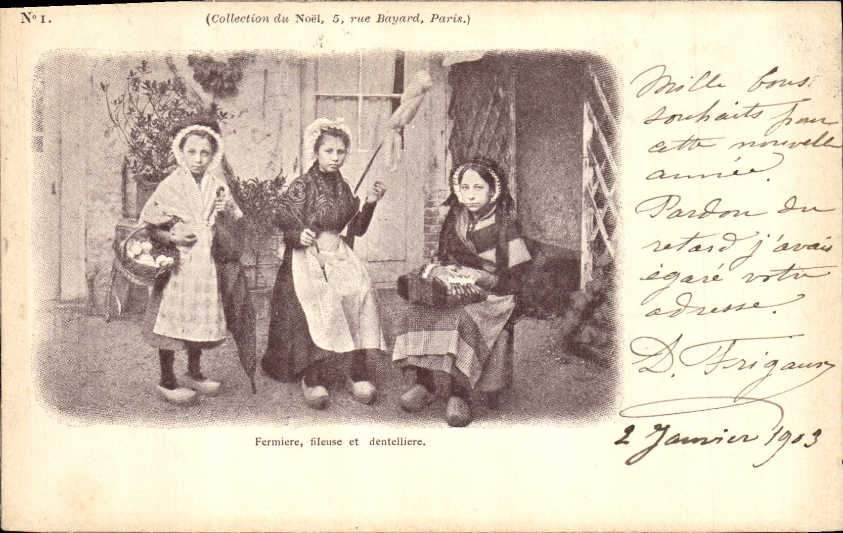 CPA Folklore Fermiere fileuse et dentelliere