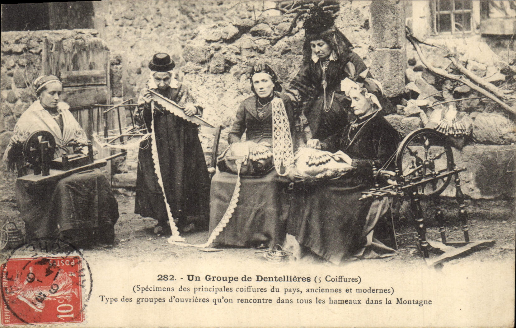 CPA Folklore Un groupe de dentellieres 5 Coiffures Types des groupes d'ouvrieres qu'on rencontre dan