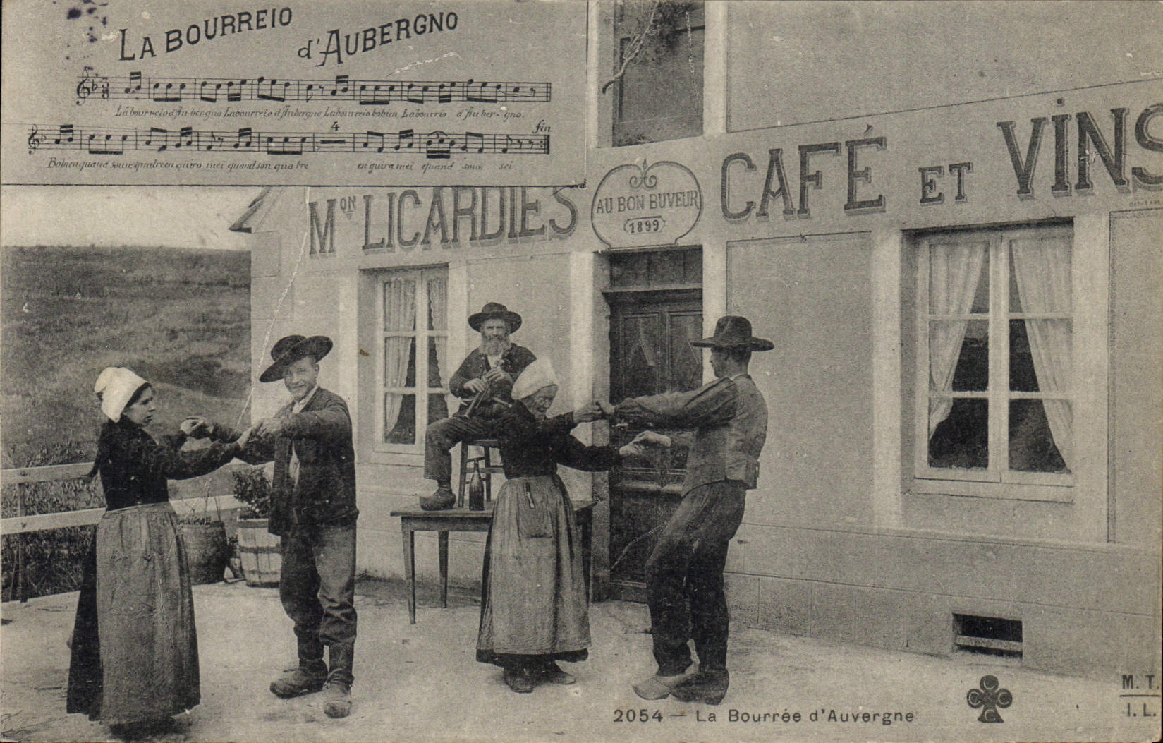 CPA Folklore Auvergne La Bourree M Licardies