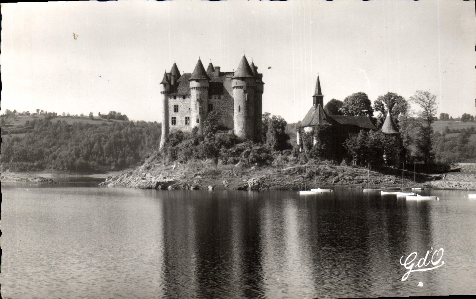 CPM Chateau Auvergne Val
