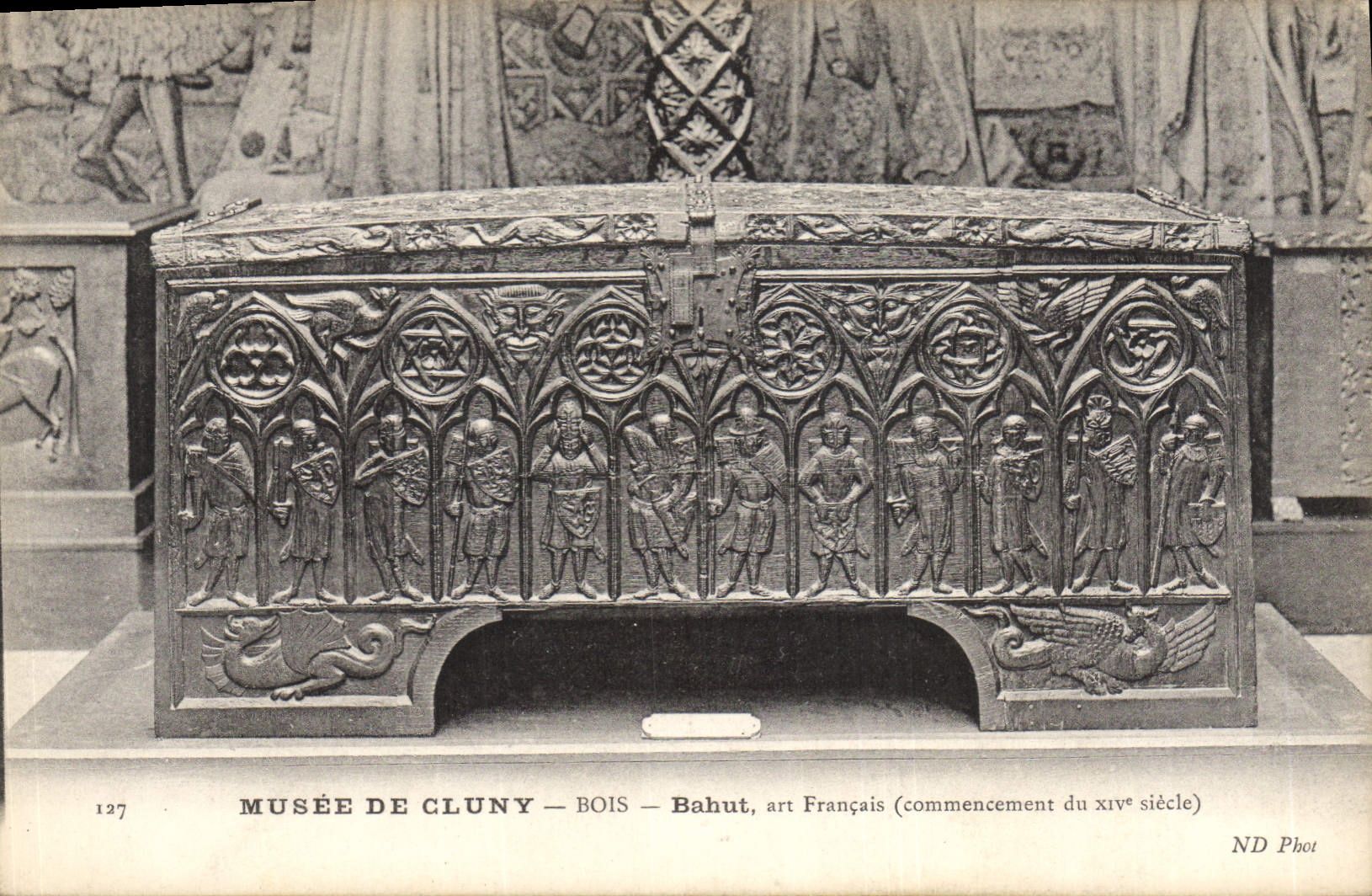 CPA Chateau Musee de Cluny Bahut art Francais
