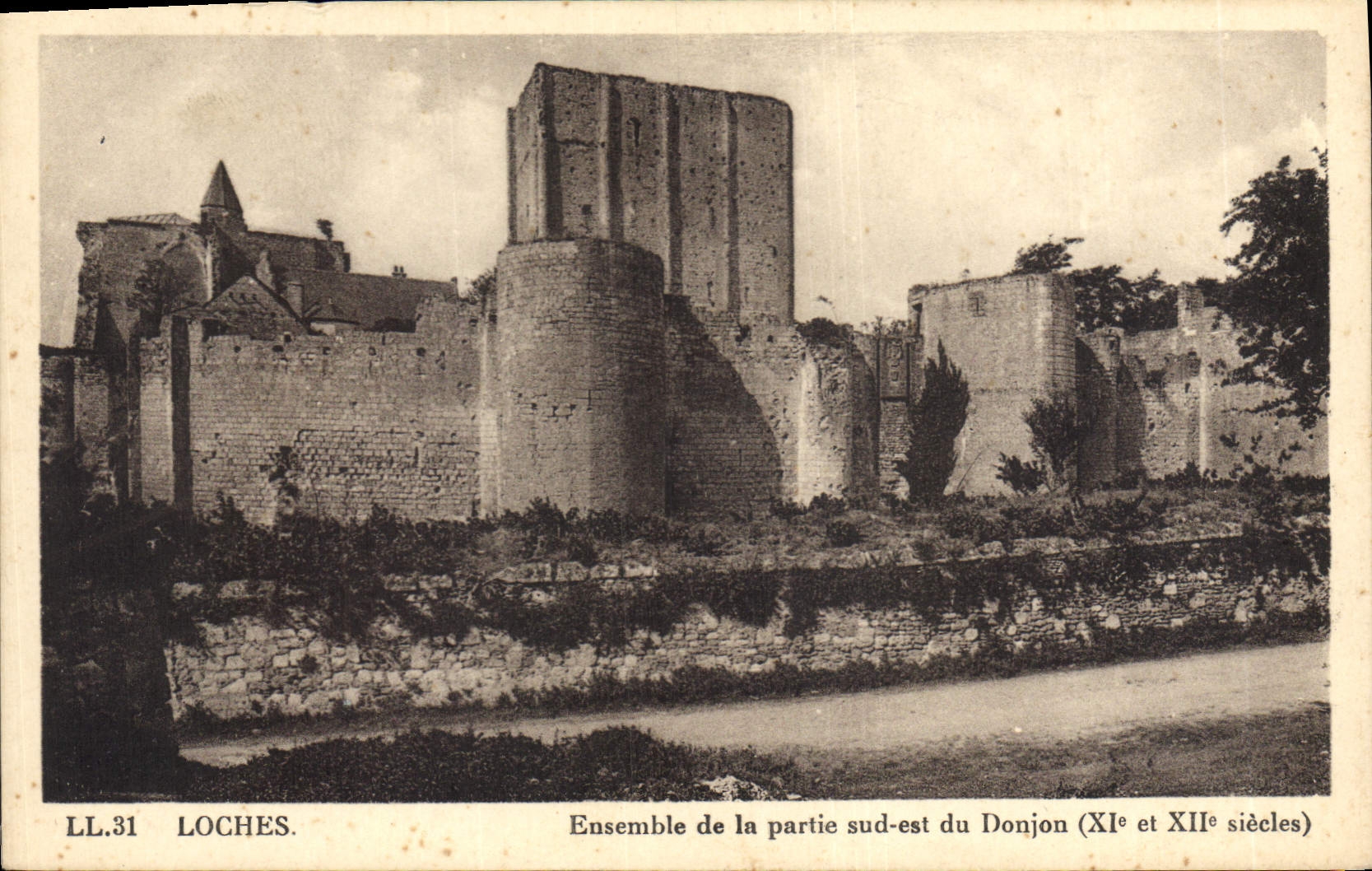 CPA Chateau Loches Ensemble de la partie sud est du donjon