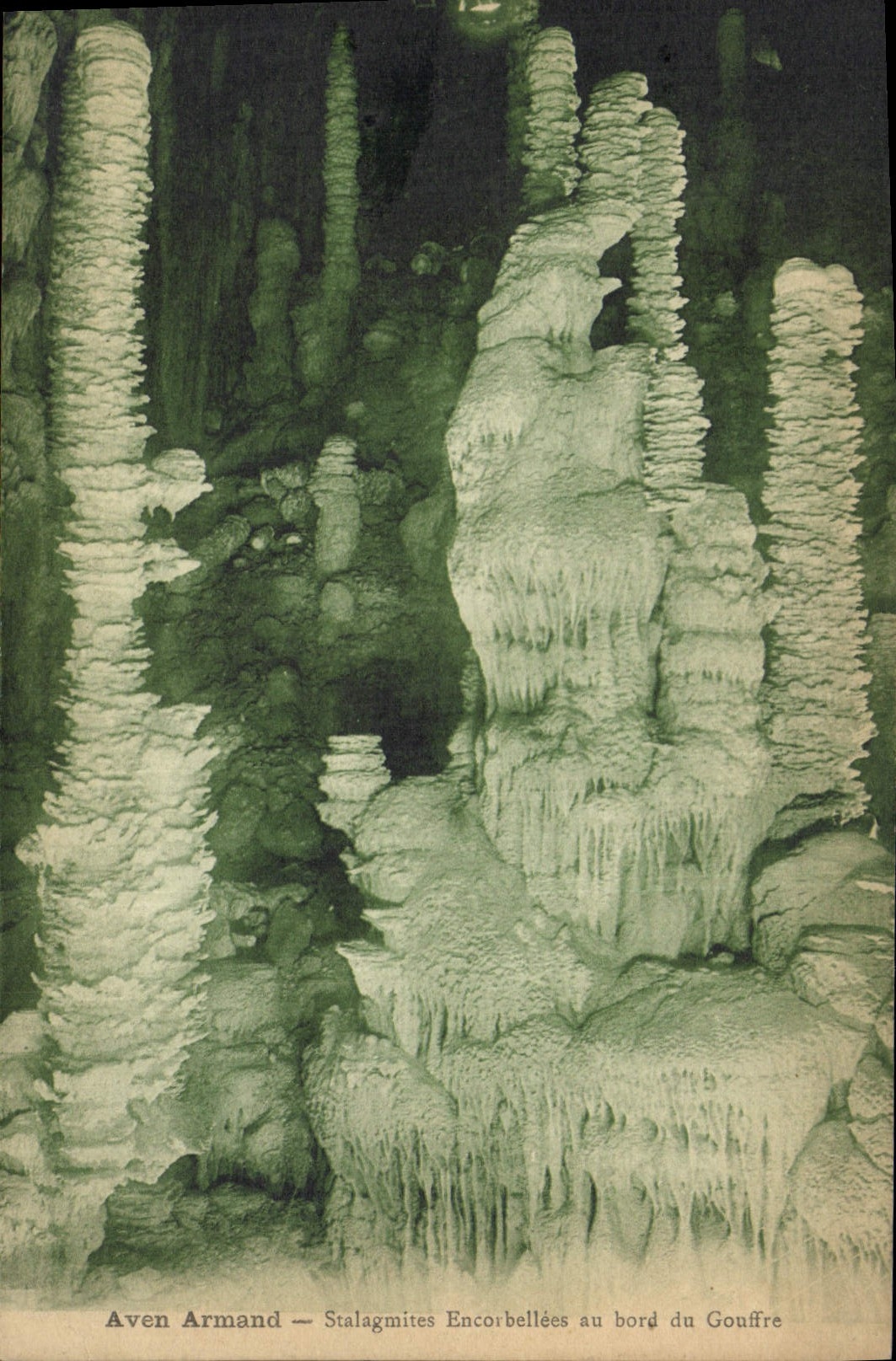 CPA Grotte Grottes Aven Armand Stalagmites encorbellees au bord du gouffre