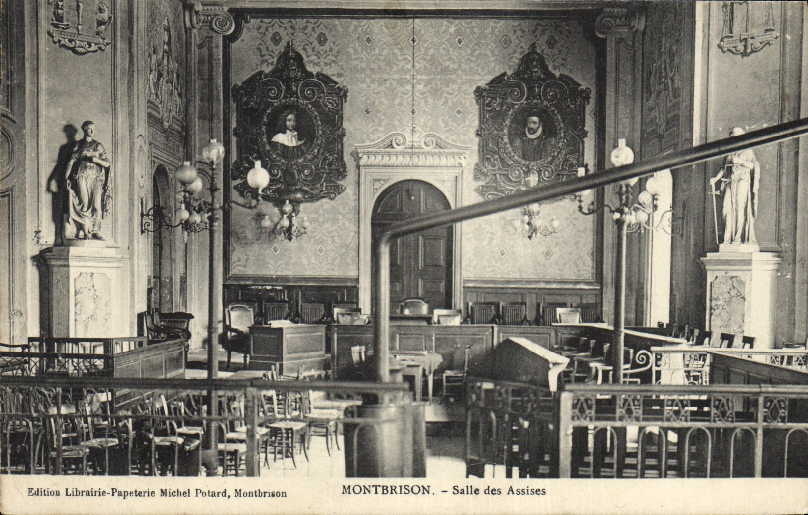 CPA Palais de Justice Montbrison Salle des Assises