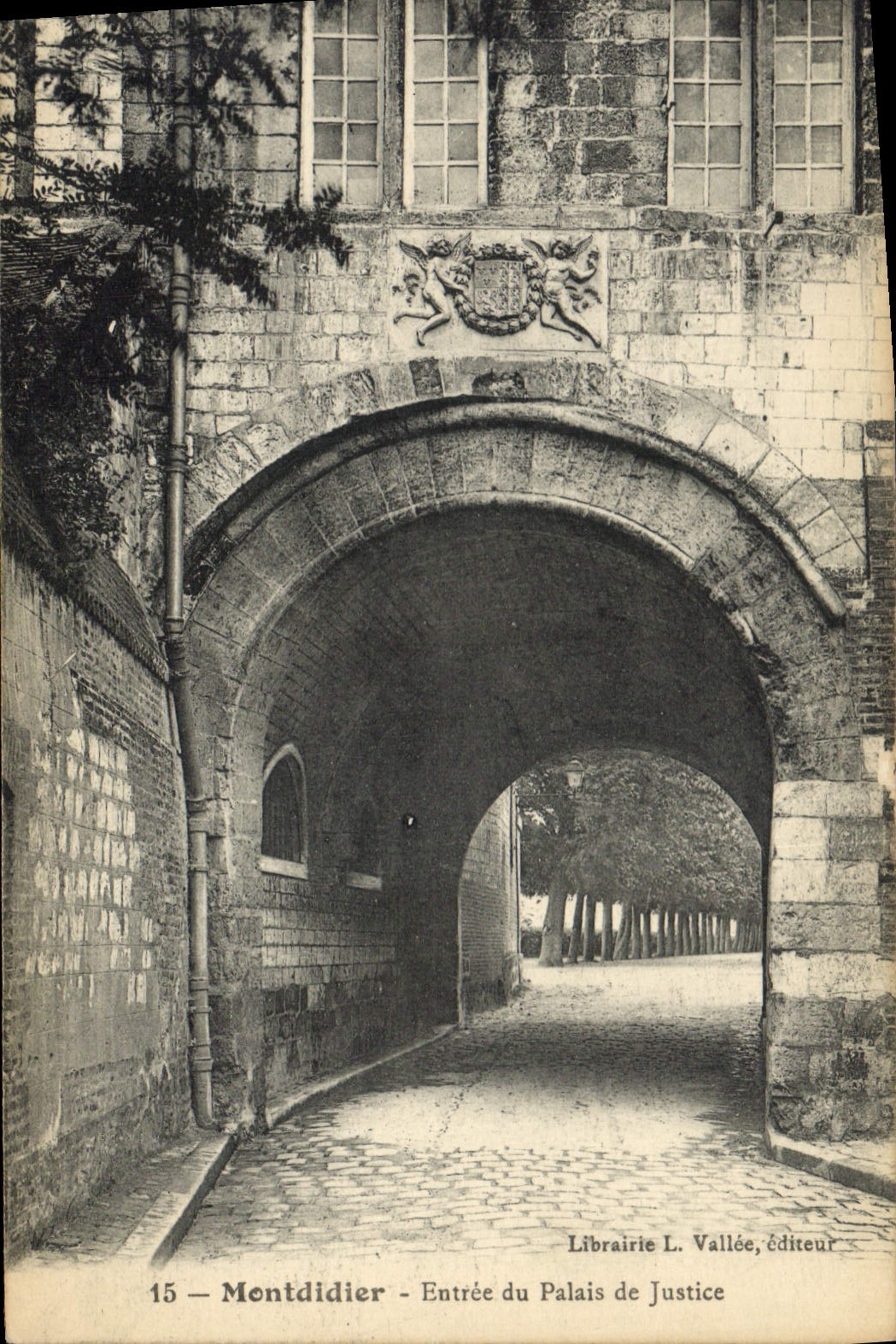 CPA Montdidier Entree du Palais de Justice