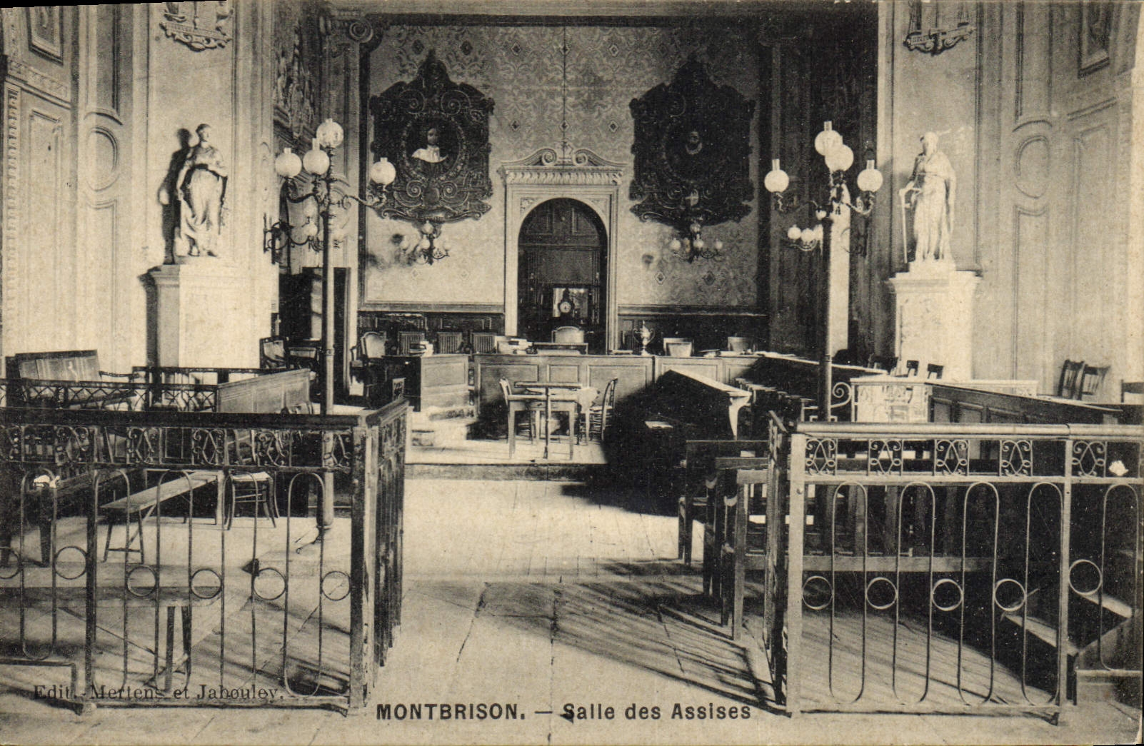 CPA Palais de Justice Montbrison Salle des Assises