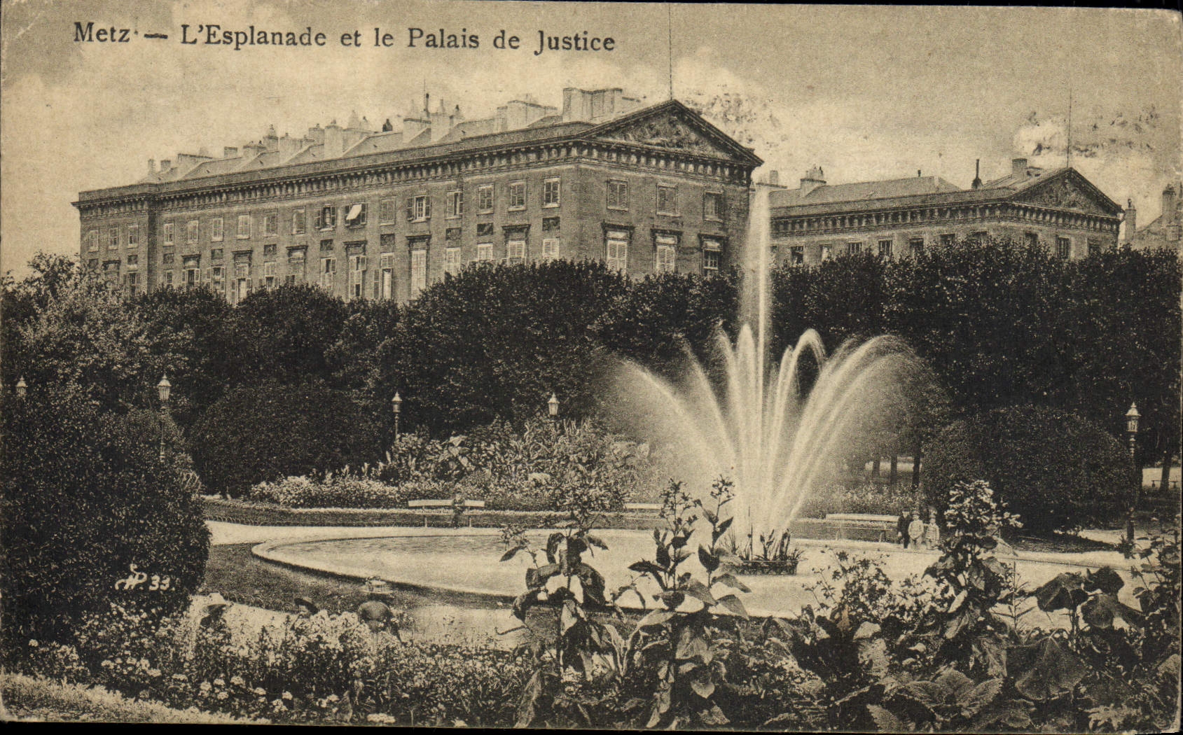CPA Metz l'Esplanade et le palais de justice 