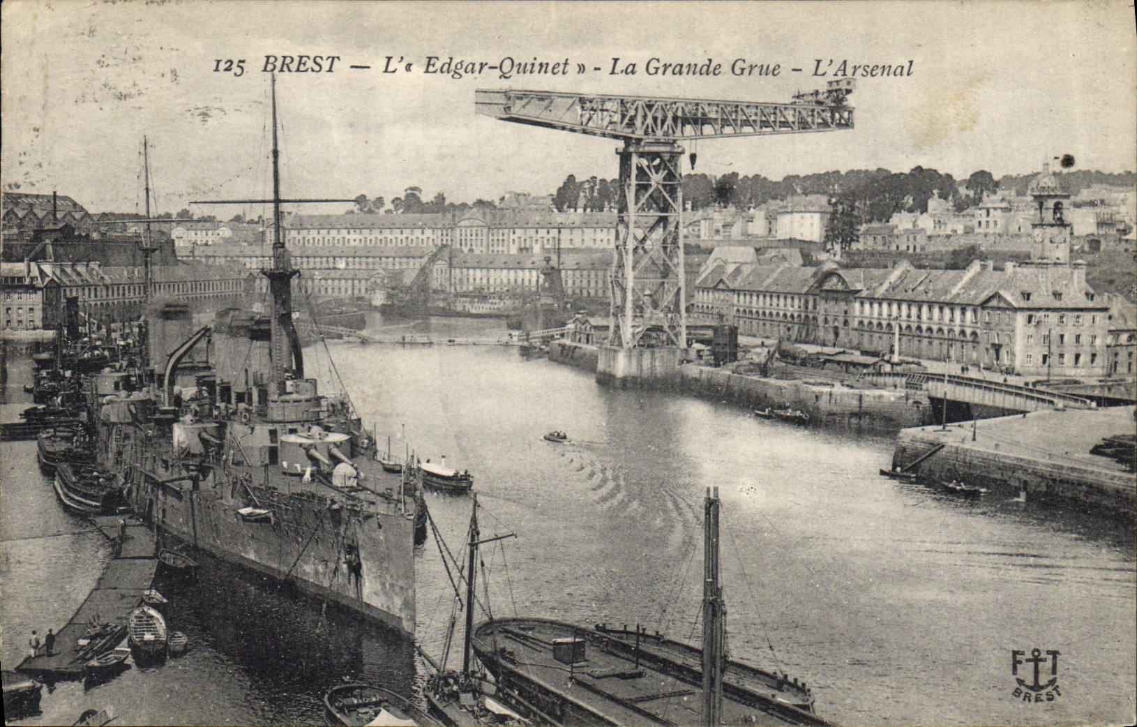 CPA Bateau de Guerre Brest l'Edgar Quinet La Grande Rue L'arsenal