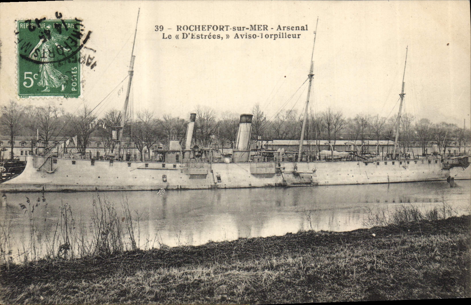 CPA Bateau de Guerre Rochefort sur Mer Arsenal Le D'Estrees Aviso Torpilleur