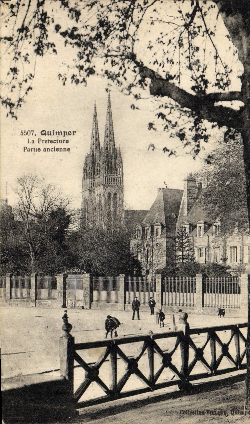 CPA Prefecture Partie ancienne Quimper