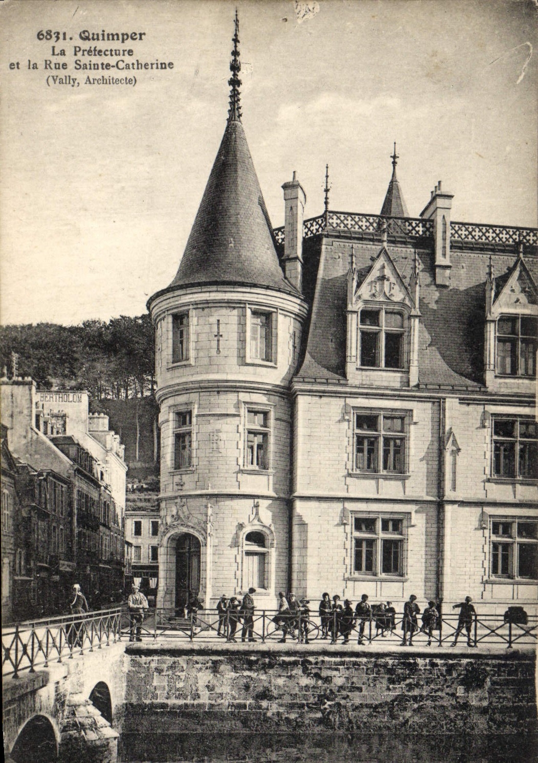 CPA Prefecture et la Rue Sainte Catherine Quimper