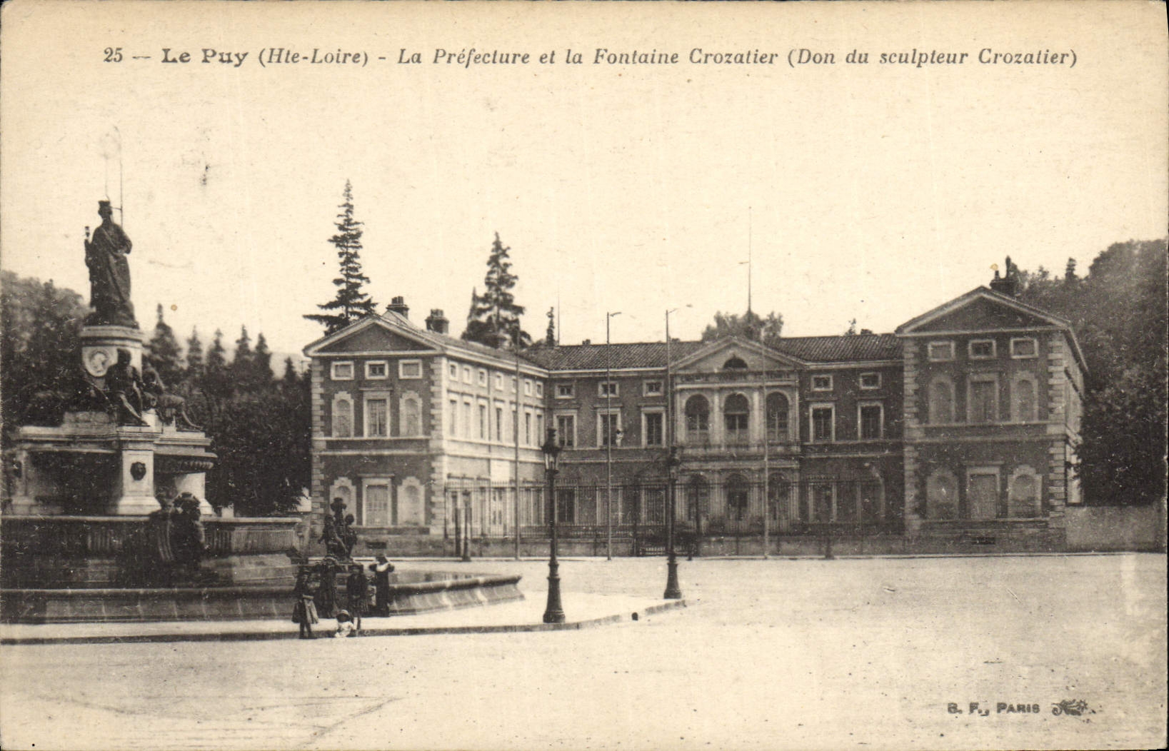 CPA Le Puy La Prefecture et la fontaine Crozatier