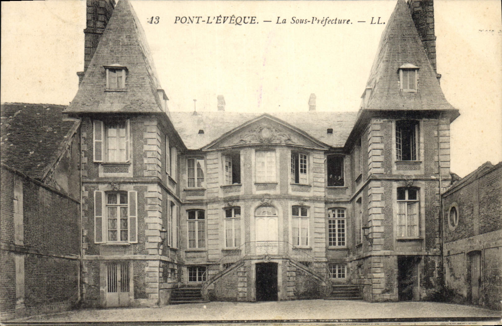 CPA Pont L'Eveque La Sous Prefecture 