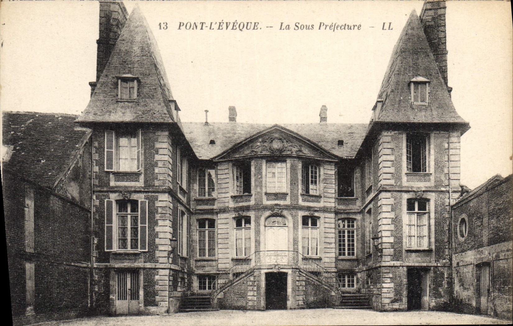 CPA Pont L'Eveque Sous Prefecture 