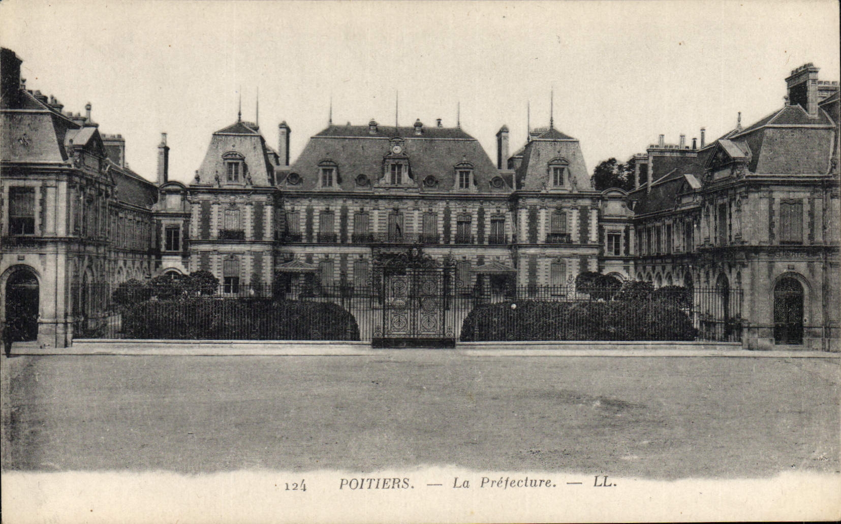 CPA Prefecture Poitiers