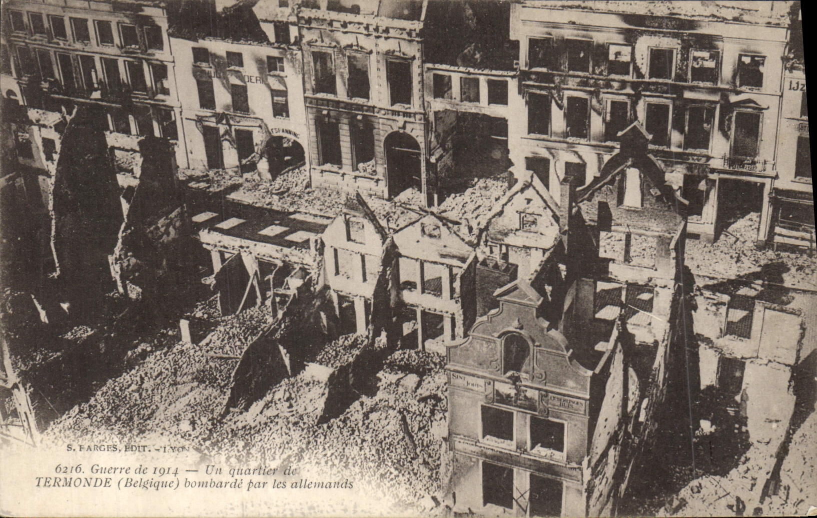 CPA Militaria Un quartier de Termonde bombarde par les Allemands