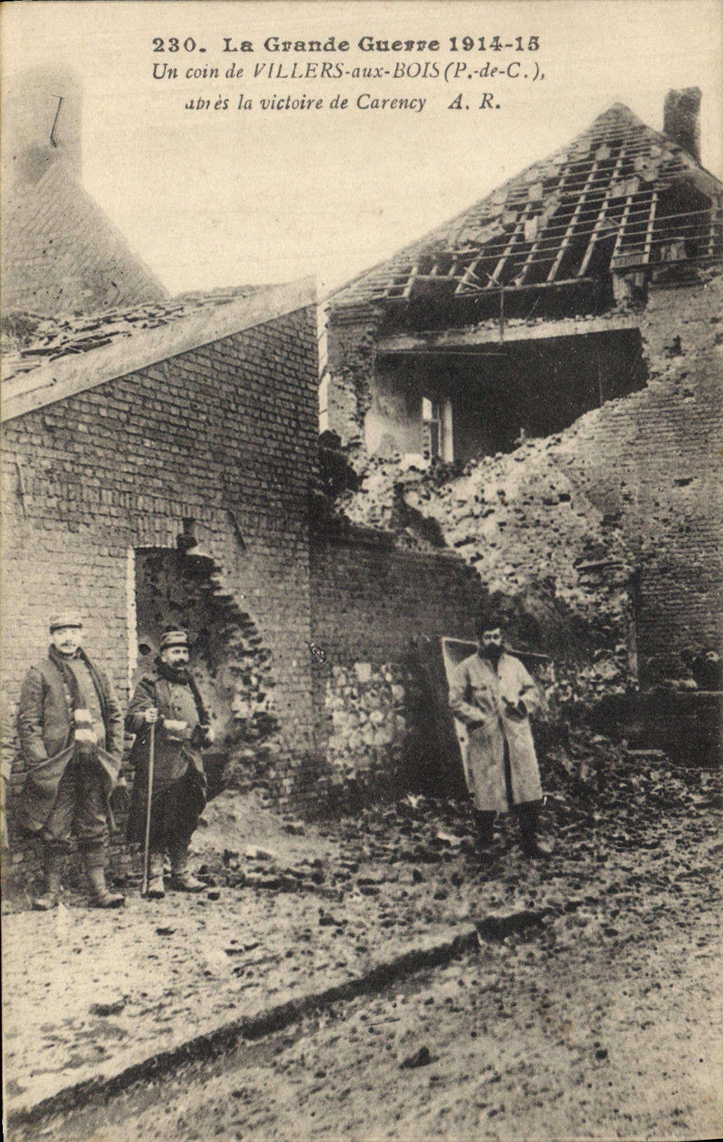 CPA Militaria Un coin de Villers aux Bois apres la victoire de Carency