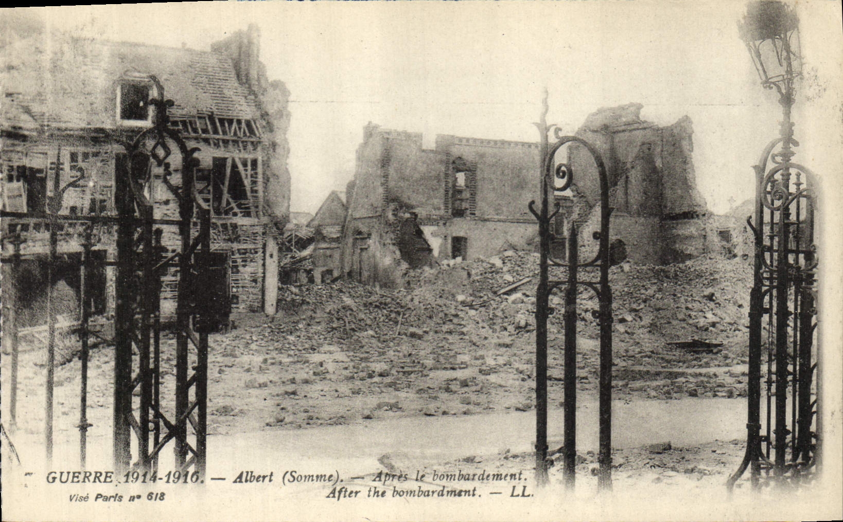 CPA Militaria Albert Apres le bombardement