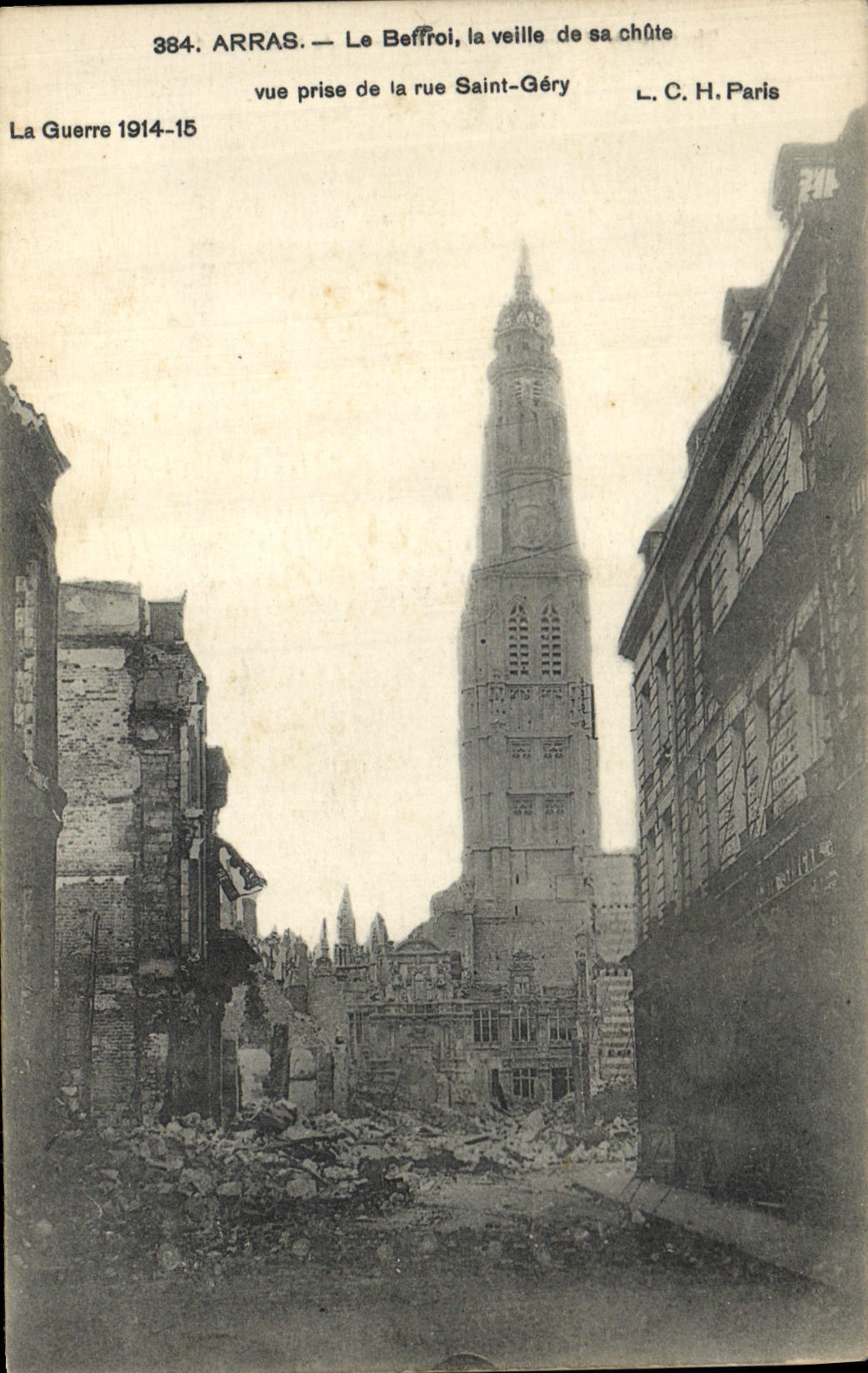 CPA Militaria La guerre 1914 15 Arras le Beffroi la veille de sa Chute vue prise de la rue Saint Ger