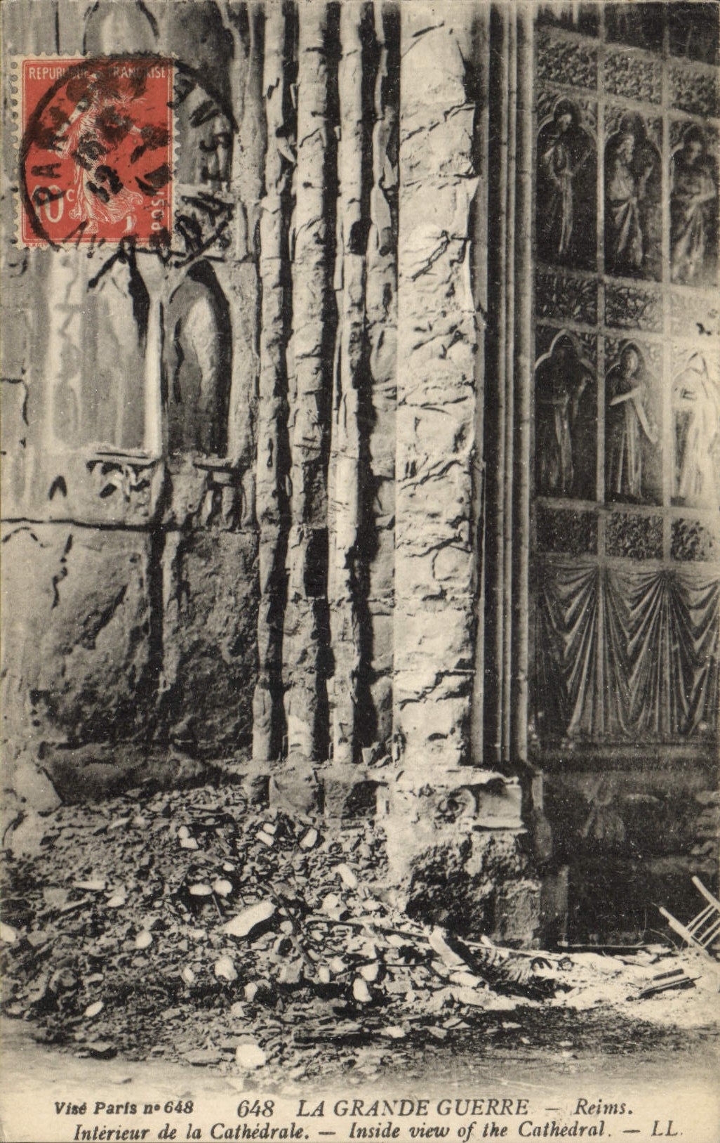 CPA Militaria La grande guerre Reims interieur de la cathedrale