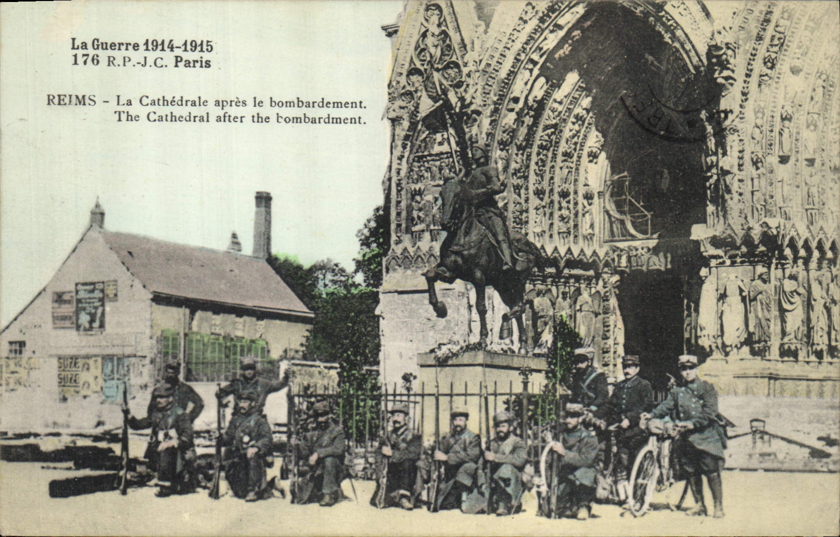 CPA Militaria La guerre 1914 1915 Reims la cathedrale apres le bombardement 