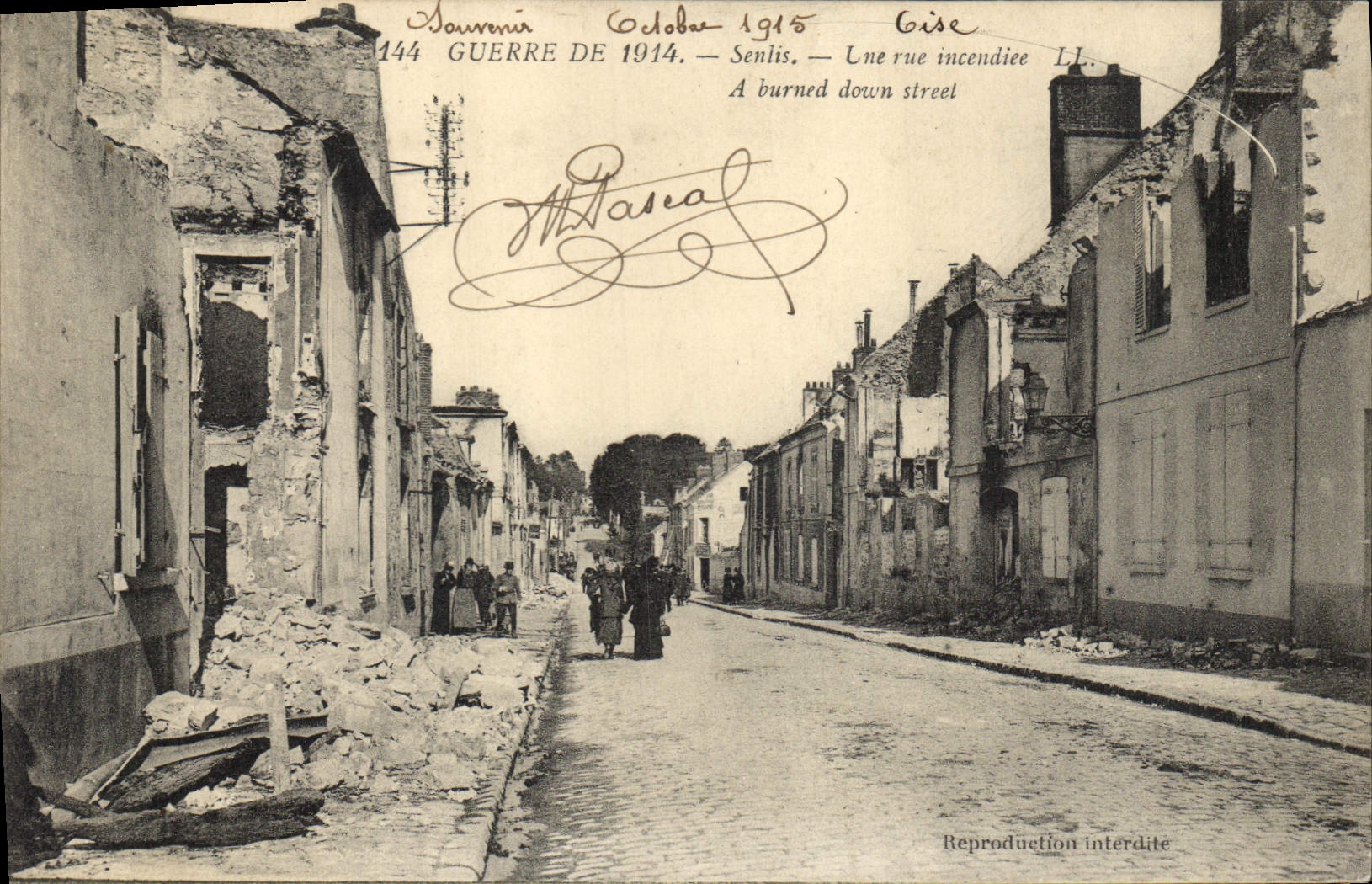 CPA Militaria Guerre de 1914 Senlis une rue incendiee 