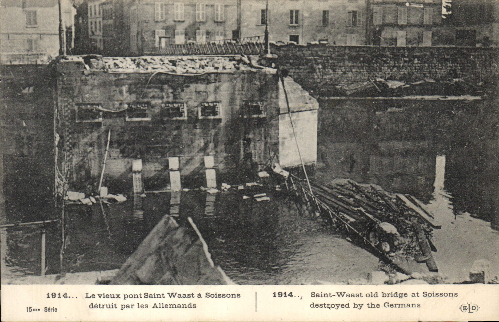 CPA Militaria Le vieux pont Saint Waast a Soissons detruit par les Allemands