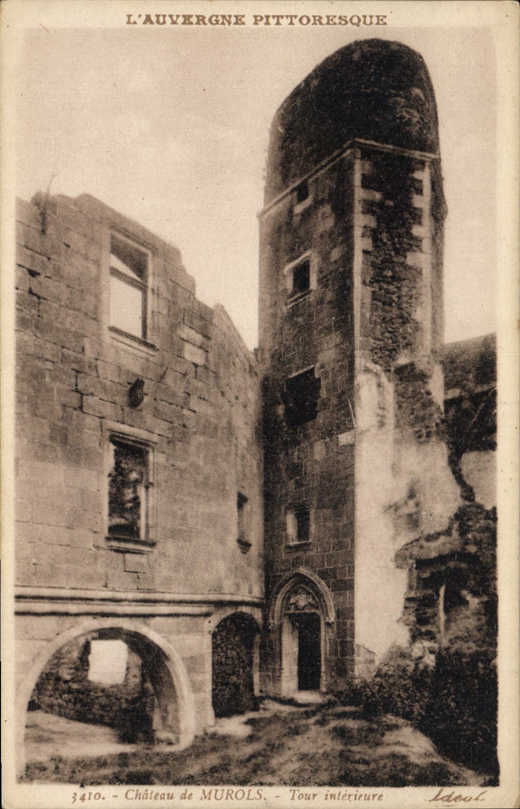CPA Chateau de Murols Tour interieure Auvergne 
