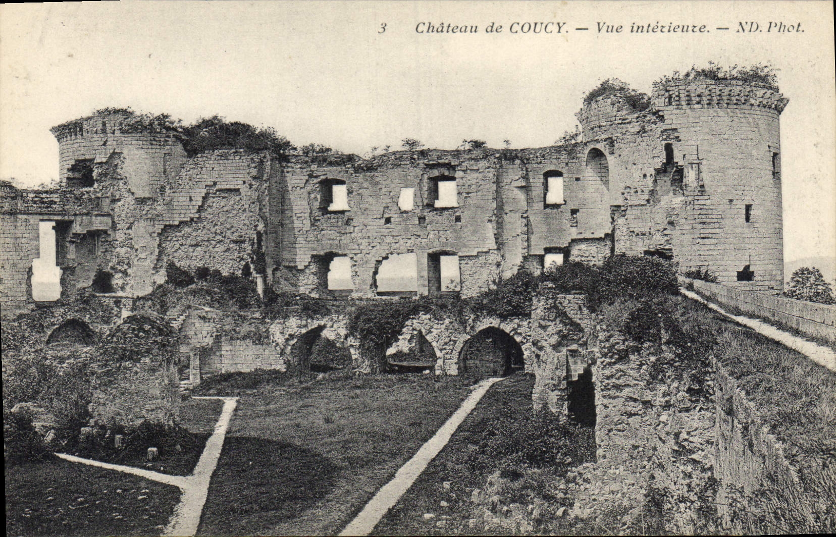 CPA Chateau de Coucy Vue interieure