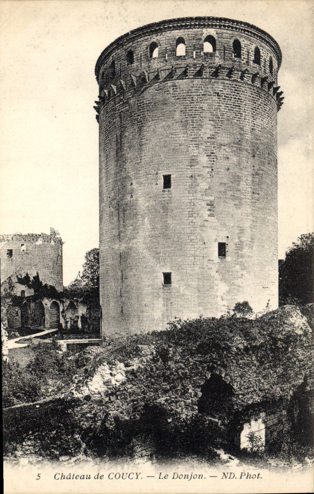 CPA Chateau de Coucy Le donjon