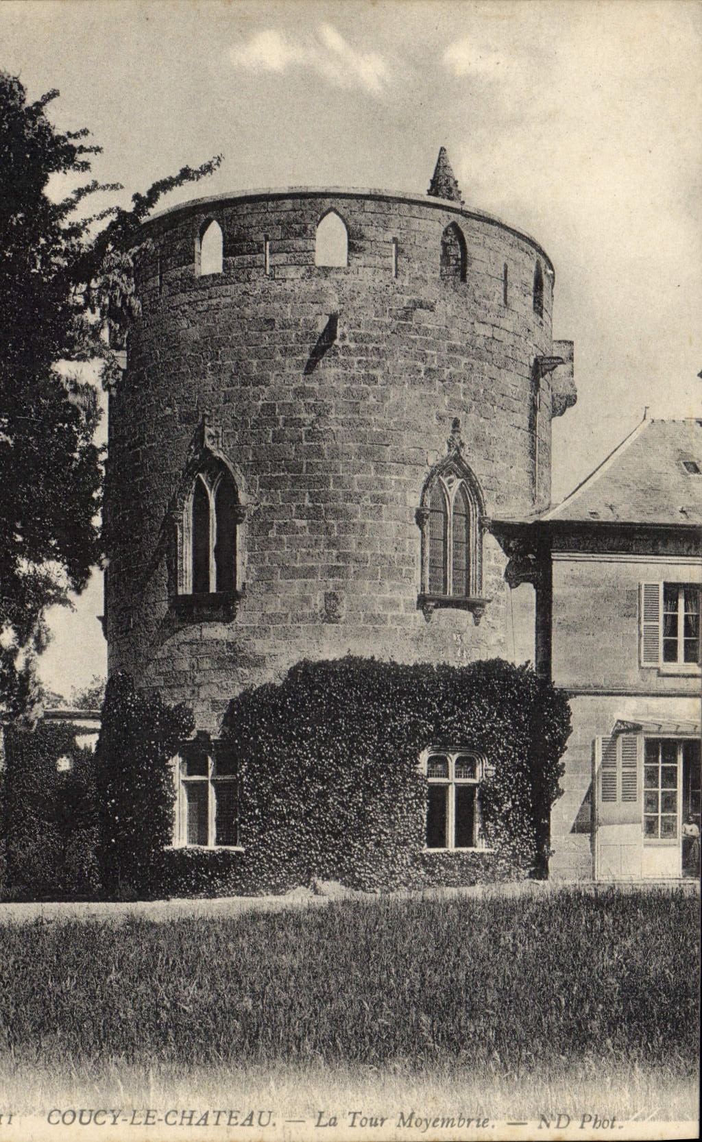 CPA Coucy le Chateau La Tour Moyembrie