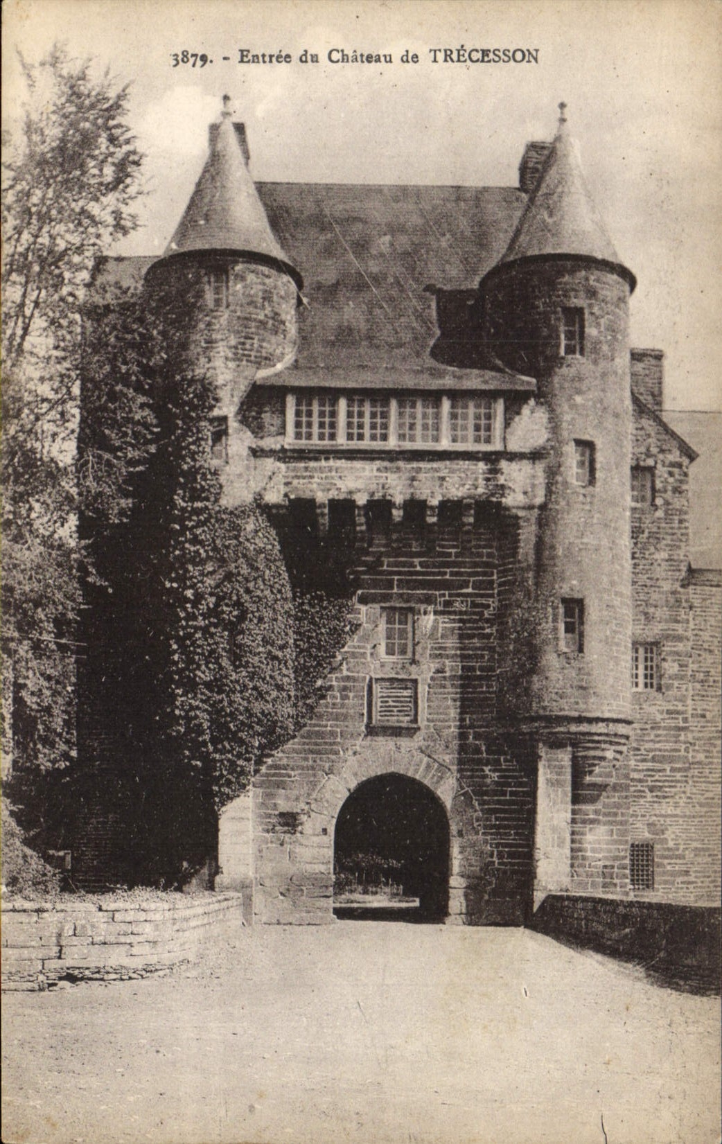 CPA Entree du Chateau de Trecesson