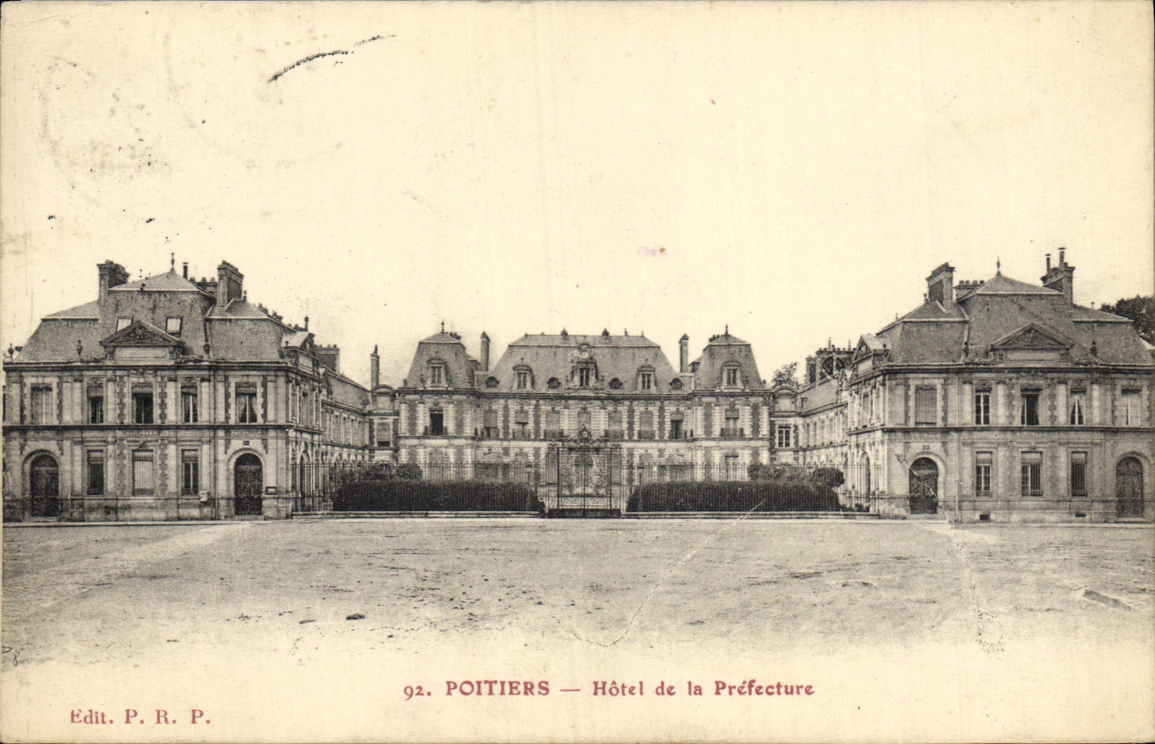 CPA Poitiers Hotel de la Prefecture 