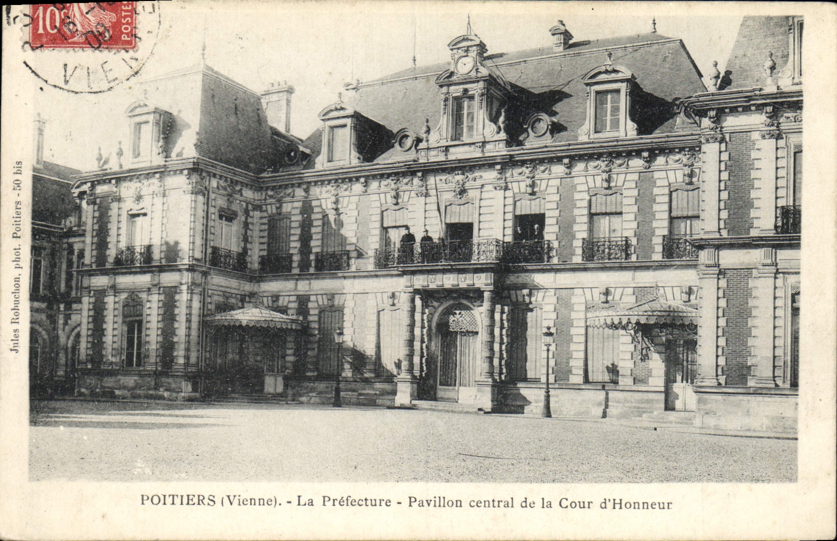 CPA Prefecture Poitiers Pavillon central de la Cour d'Honneur