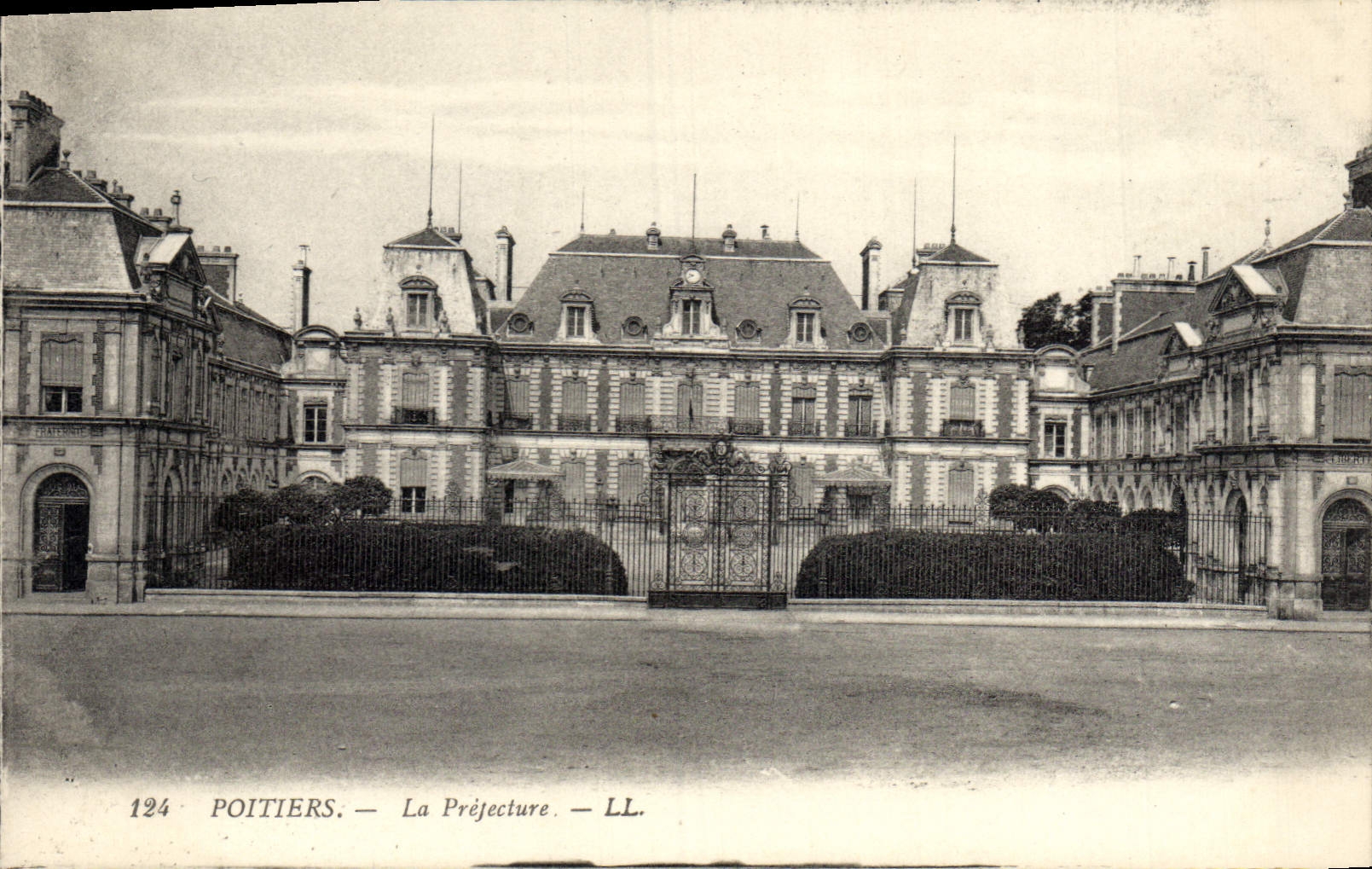 CPA Prefecture Poitiers