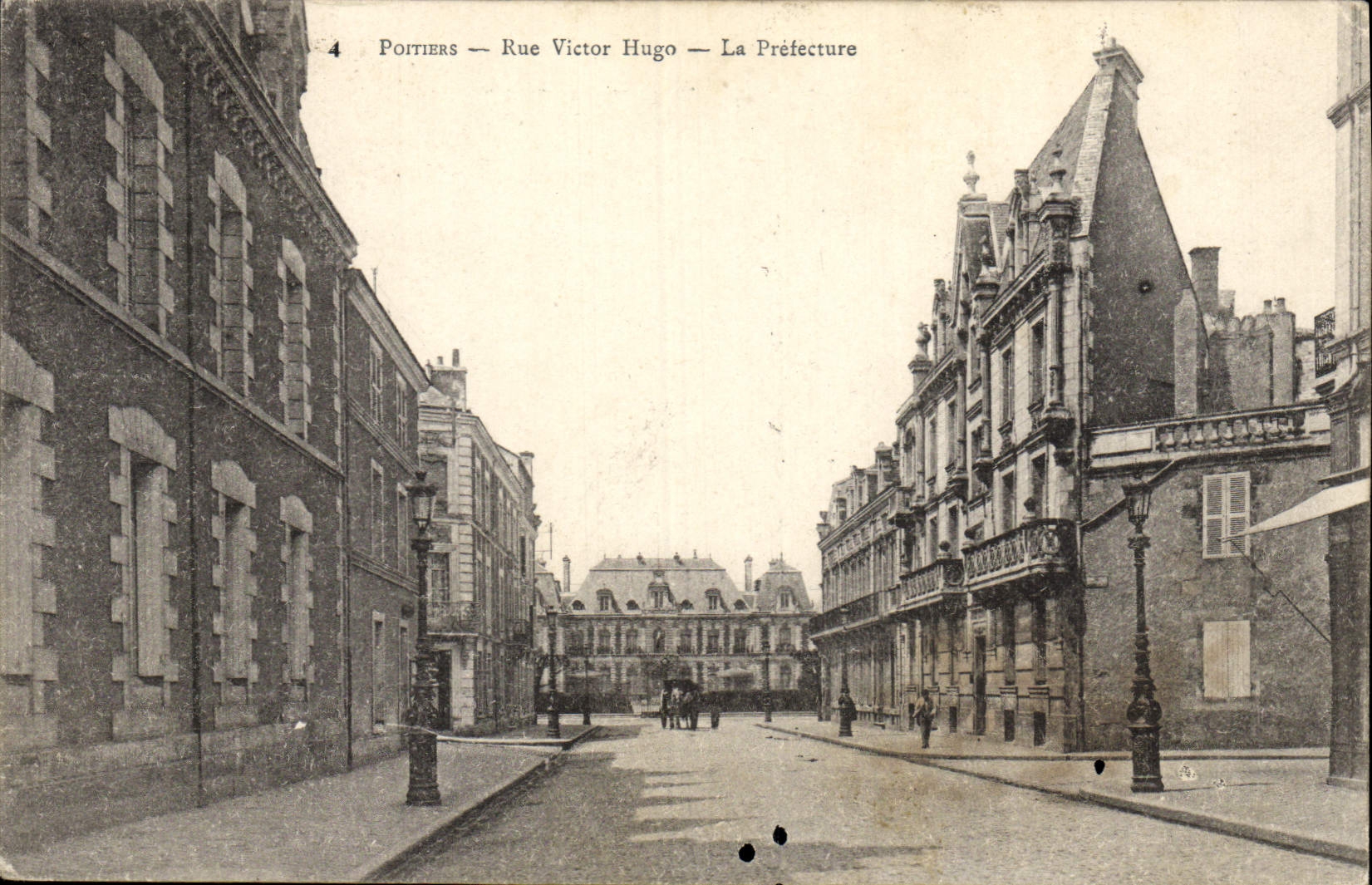 CPA Prefecture Poitiers Rue Victor Hugo