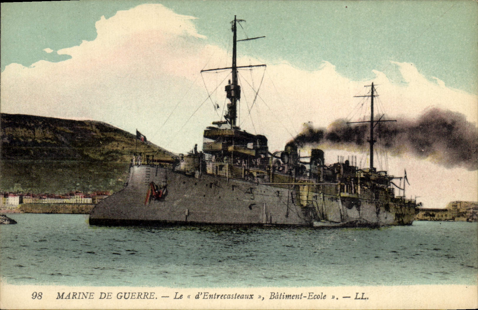 CPA Bateau de guerre Le d'Entrecasteaux Batiment Ecole