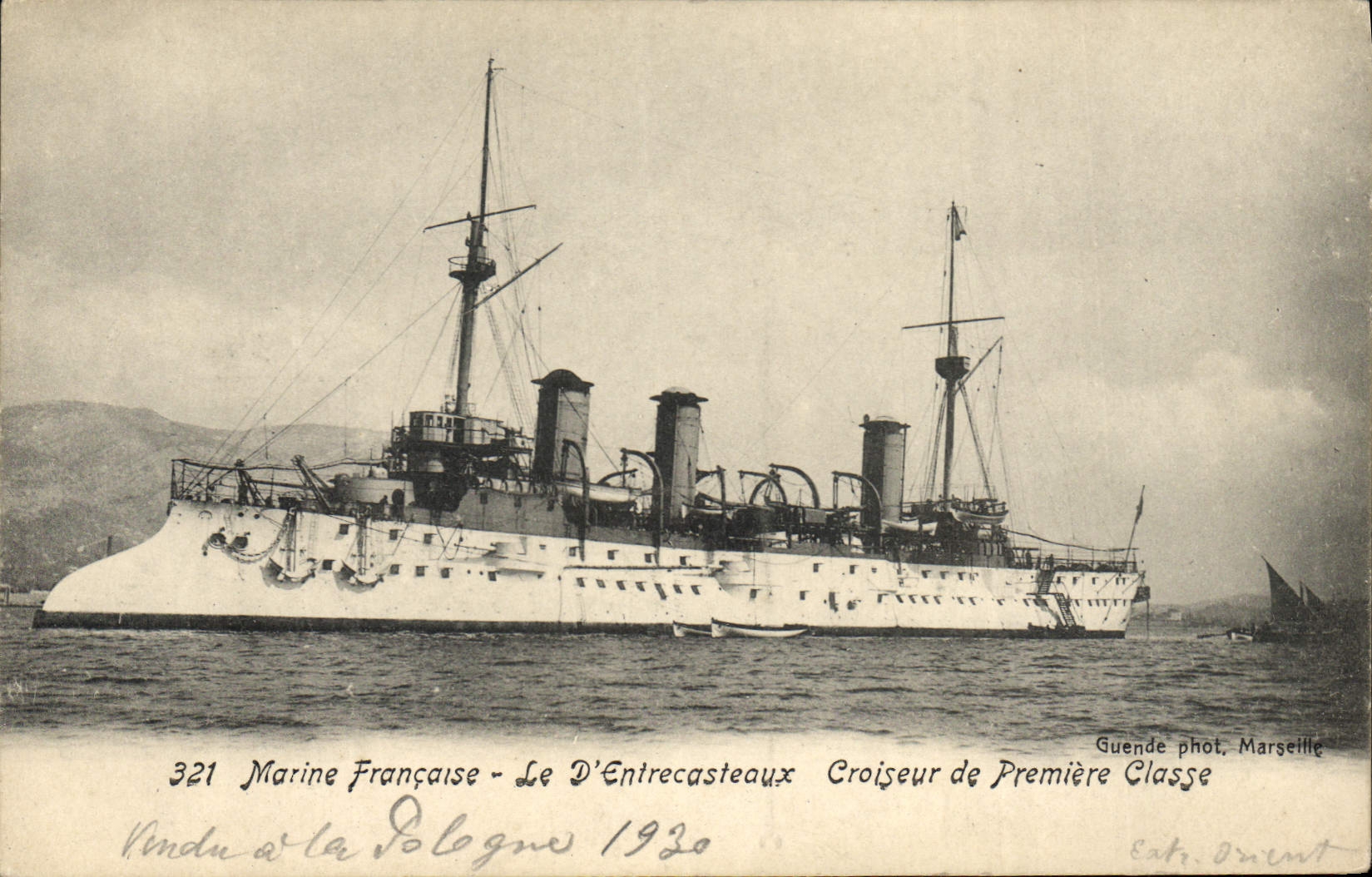 CPA Bateau de guerre Le D'Entrecasteaux Croiseur de premiere classe