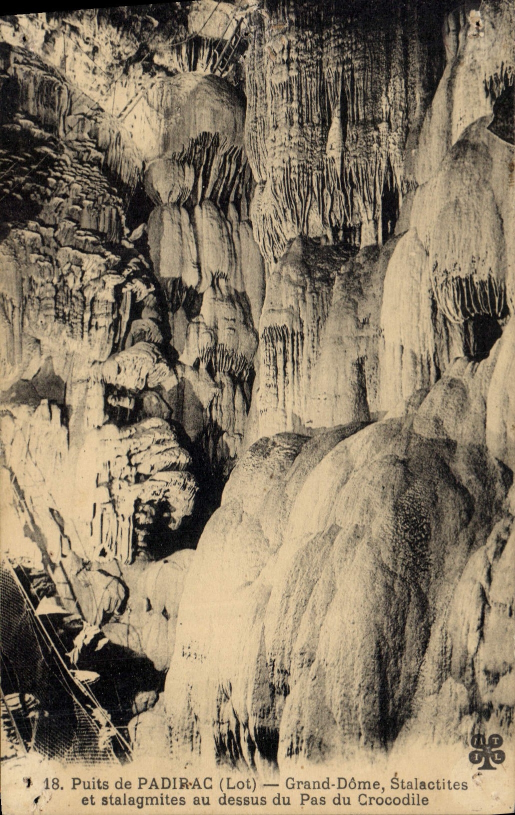 CPA Grotte Grottes Puits de Padirac Grand Dome Stalactites et stalagmites au dessus du Pas du Crocod