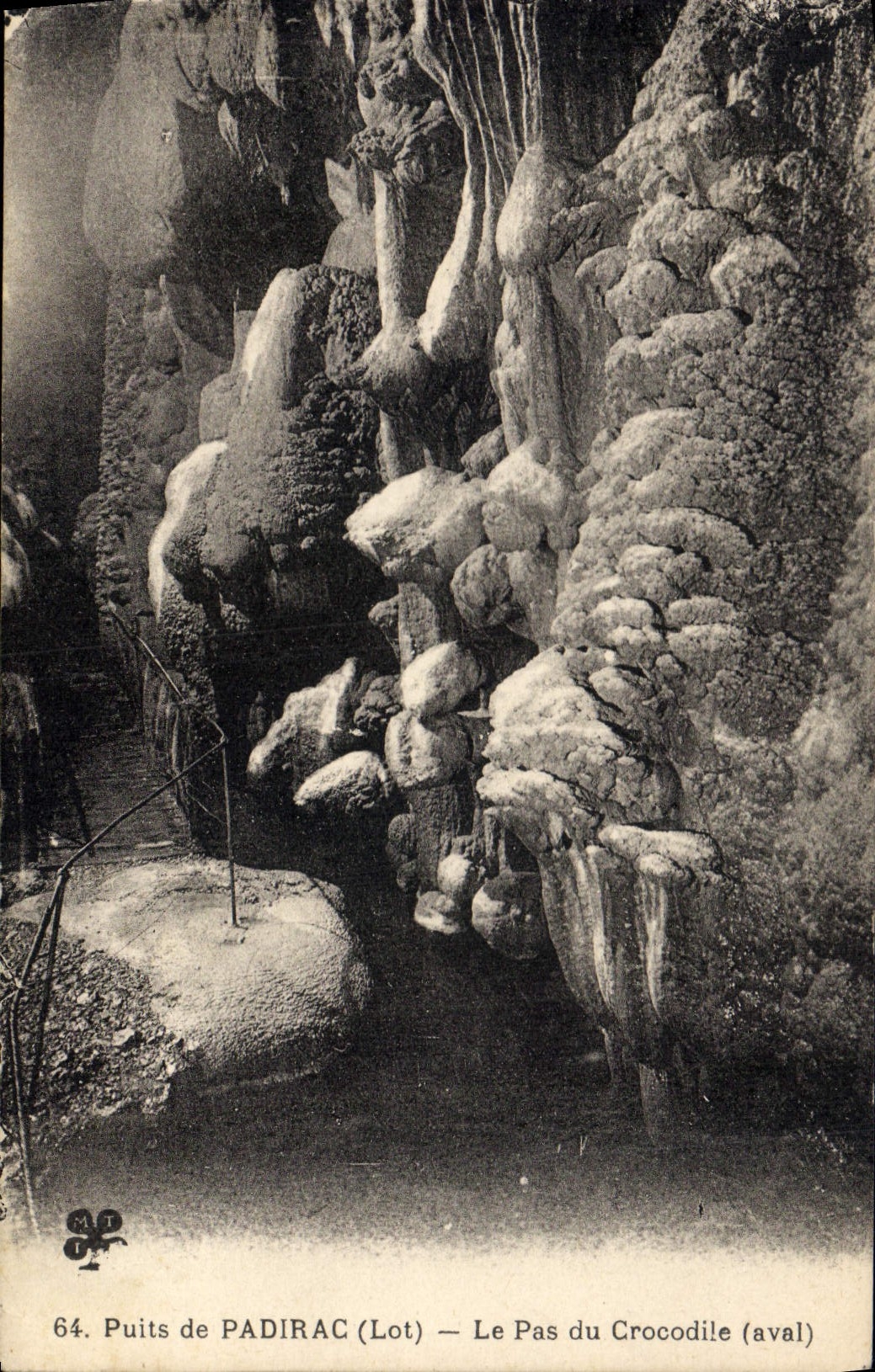CPA Grotte Grottes Puits de Padirac Le pas Du Crocodile