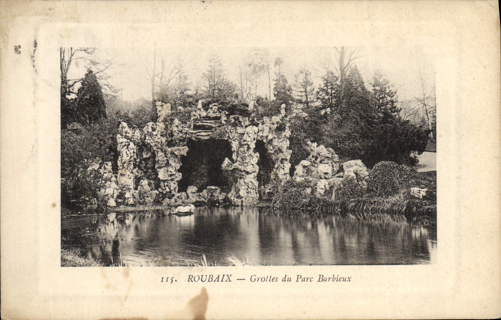 CPA Grotte Grottes du Parc Barbieux Roubaix