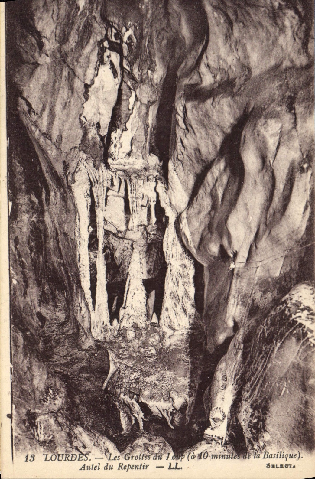 CPA Grotte Grottes du Loup Lourdes Autel du repentir