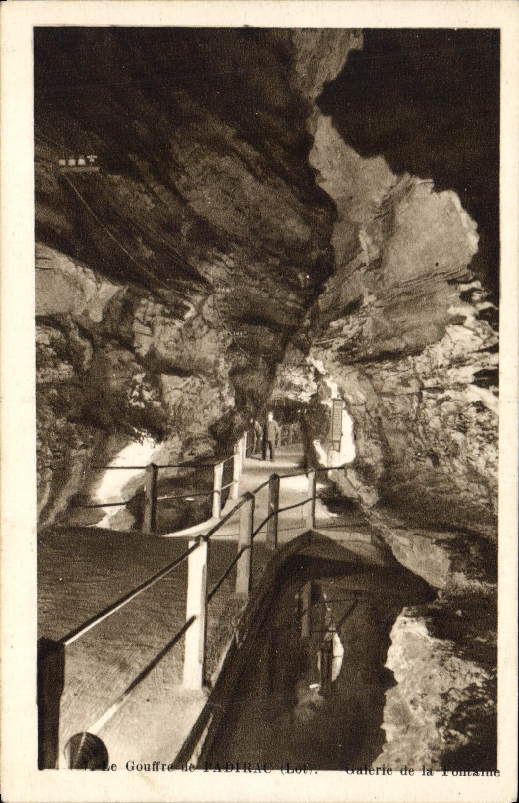 CPA Grotte Grottes Gouffre de Padirac Galerie de la fontaine