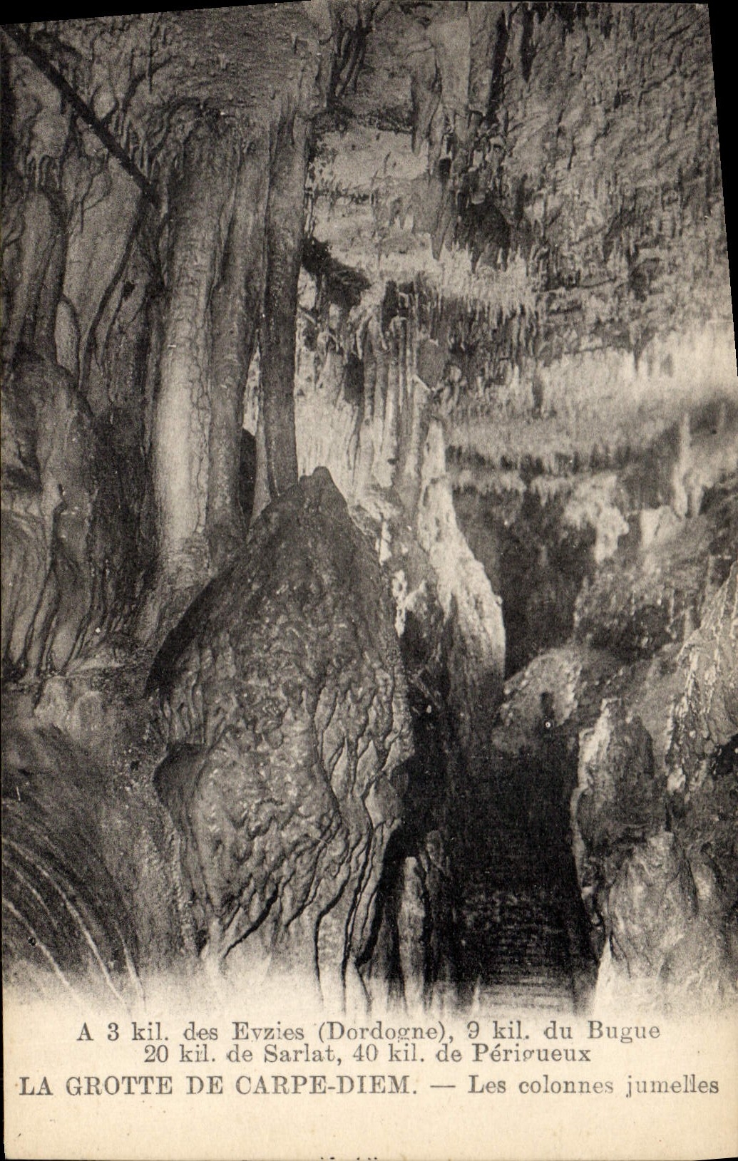 CPA Grotte de Carpe Diem Les Eyzies Dordogne Les colonnes jumelles Grottes